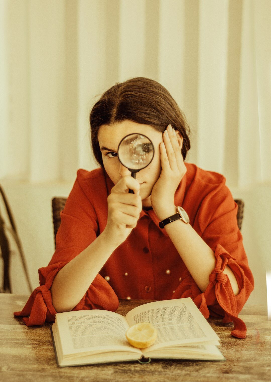 detective reading clues
